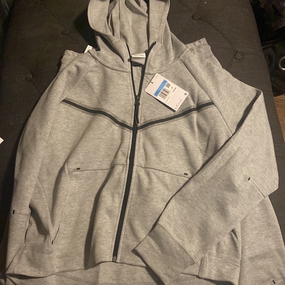Nike NSW Tech Full-Zip Hoodie and Joggers Set - Picture 8 of 8